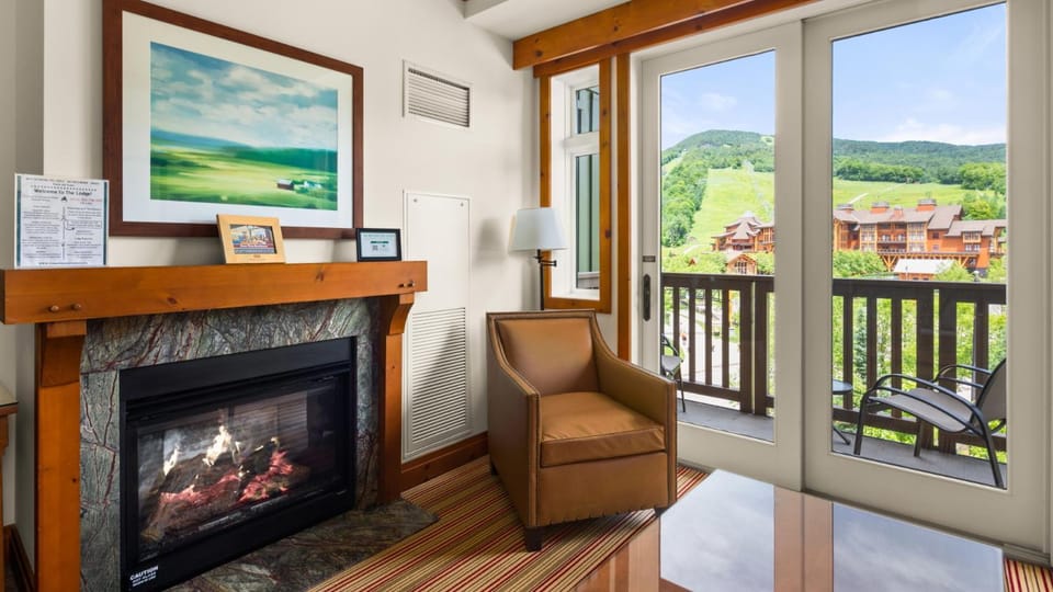 1428 Lodge At Spruce Peak Ski In Ski In Ski Out King Studio By Stowe Mountain Rentals Resort in Stowe