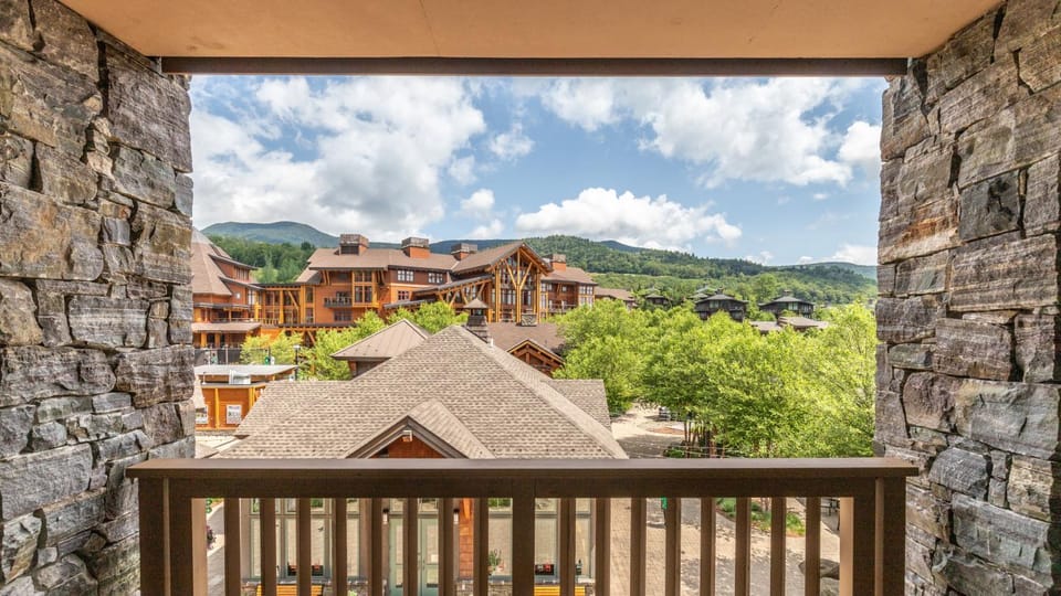 309 Studio Spruce Peak Lodge Base of Stowe Mt Resort Sleeps 4 Resort in Stowe