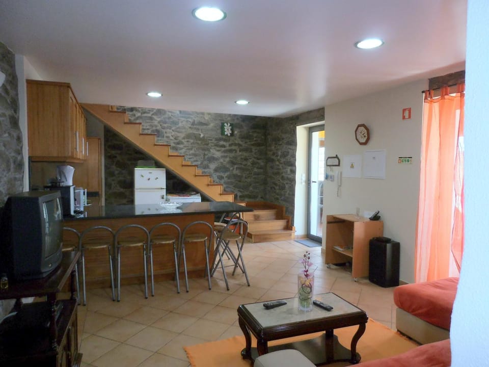 TV and multimedia, Kitchen or kitchenette, Living room, Seating area, Dining area, minibar, oven, pet friendly, stove