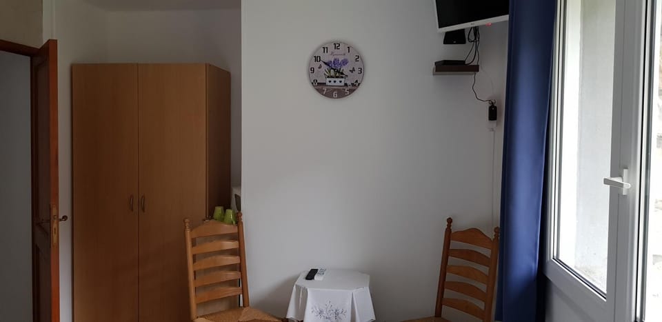 TV and multimedia, Seating area
