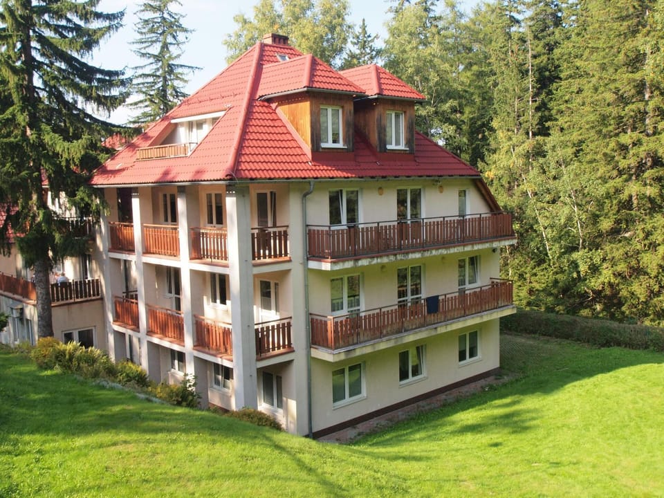 Property building, Spring, Natural landscape, Garden, Garden view