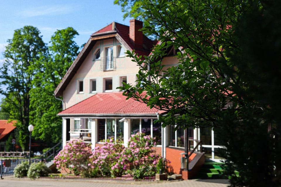 Property building, Spring, Day, Garden, Garden view