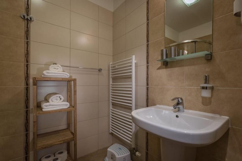 Bathroom, towels