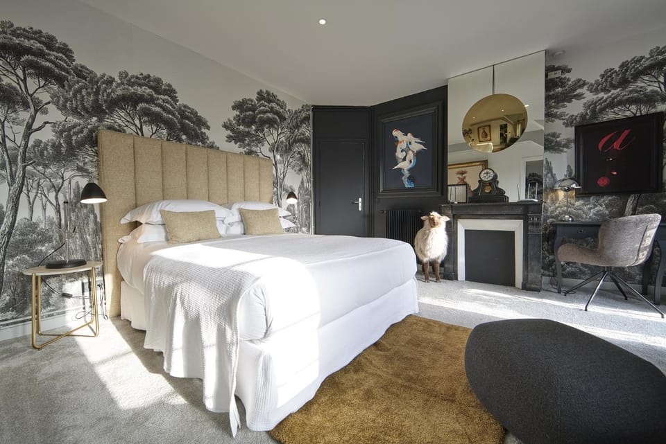 Bed, Coffee/tea facilities, Photo of the whole room, Decorative detail, Bedroom, Quiet street view