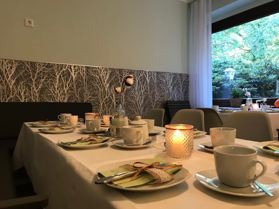 Restaurant/places to eat, Buffet breakfast