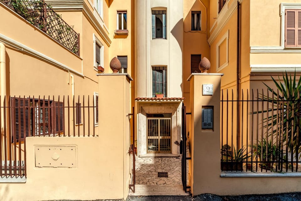 Facade/entrance