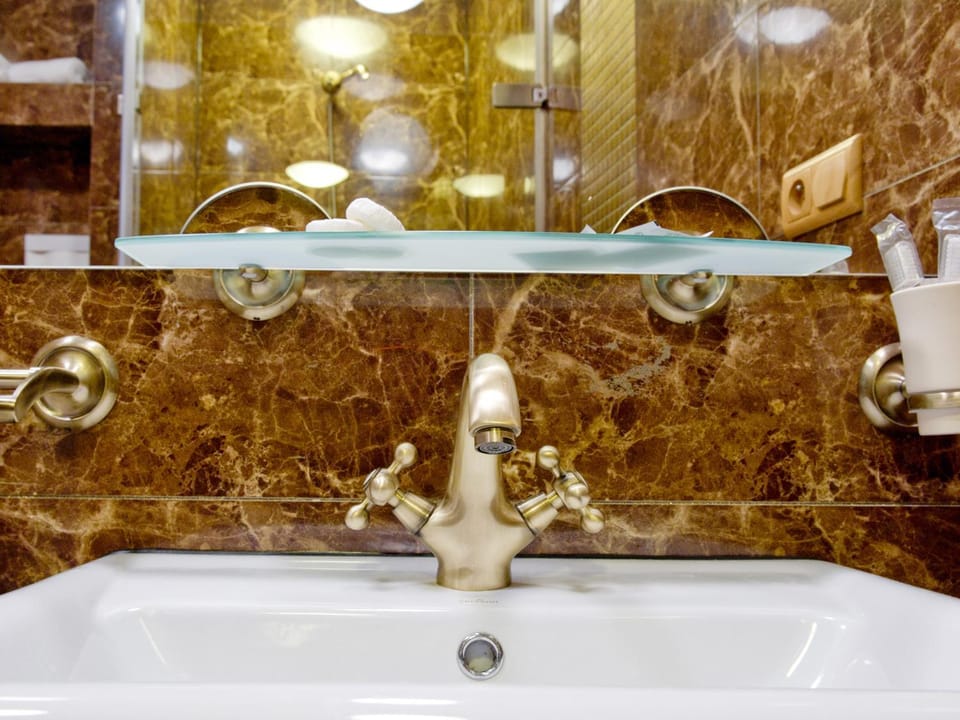 Bathroom, Decorative detail