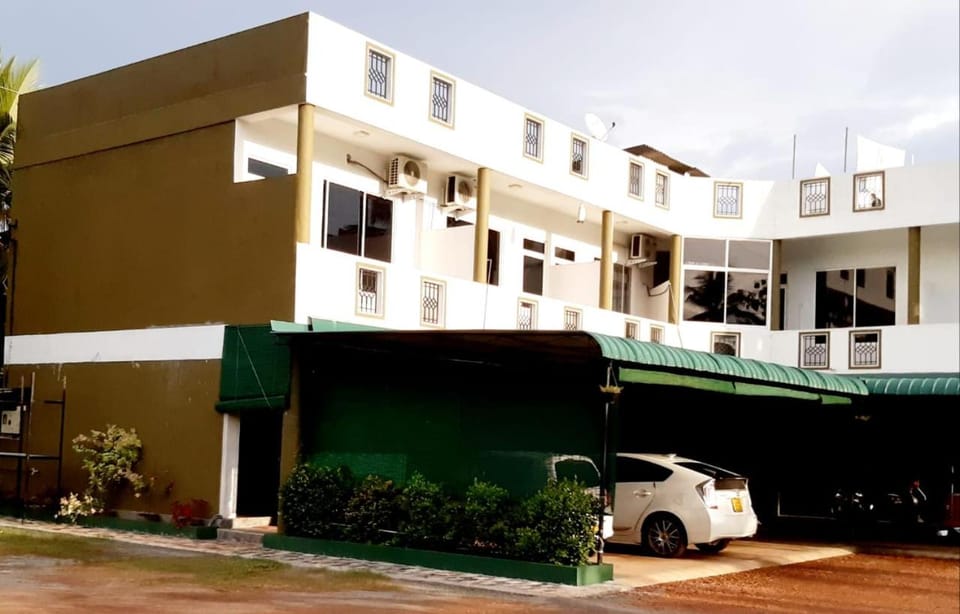 Kanora lake resort Hotel in Western Province