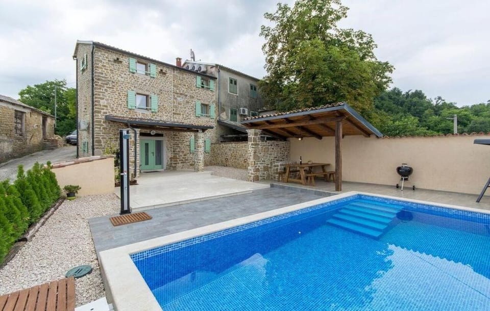 Balcony/Terrace, Swimming pool