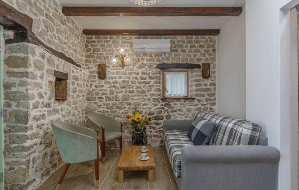 Living room, Seating area, air conditioner