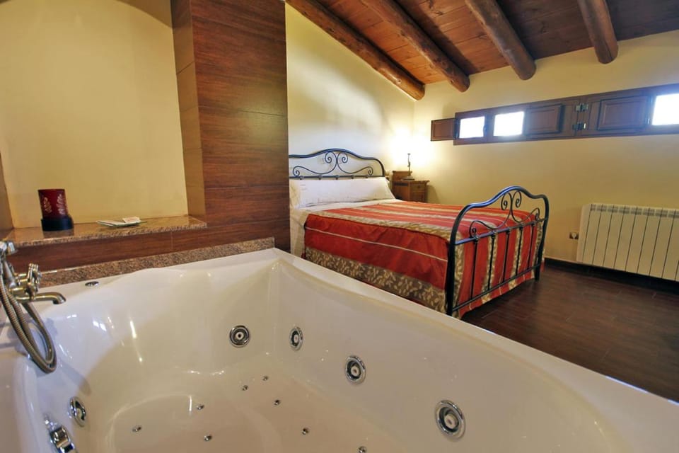 Hot Tub, Bedroom