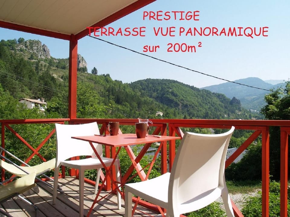 Natural landscape, Fishing, Horse-riding, Table tennis, Canoeing, Hiking, Cycling, Sports