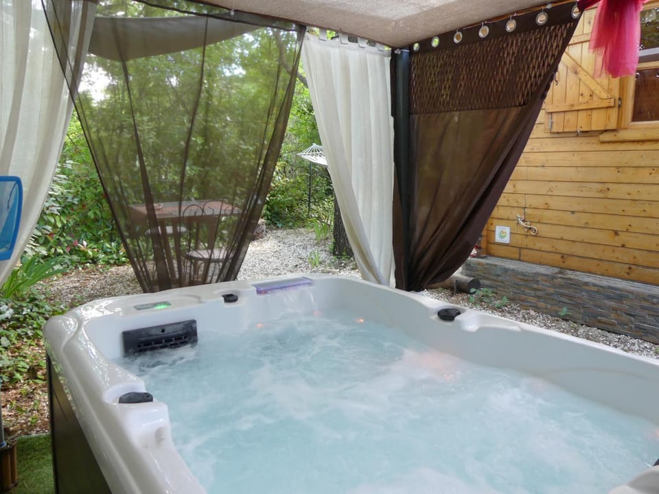 Hot Tub, Hot Tub