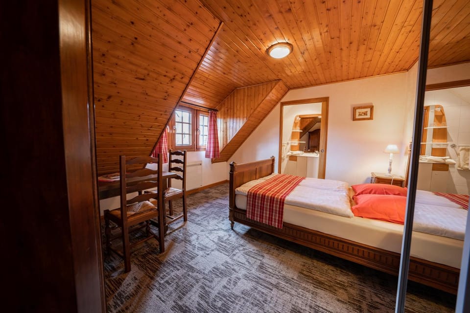 Bed, Photo of the whole room, Seating area, Bedroom
