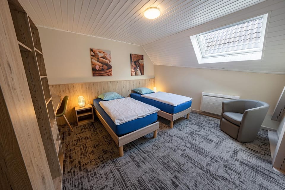 Bed, Photo of the whole room, Seating area, Bedroom