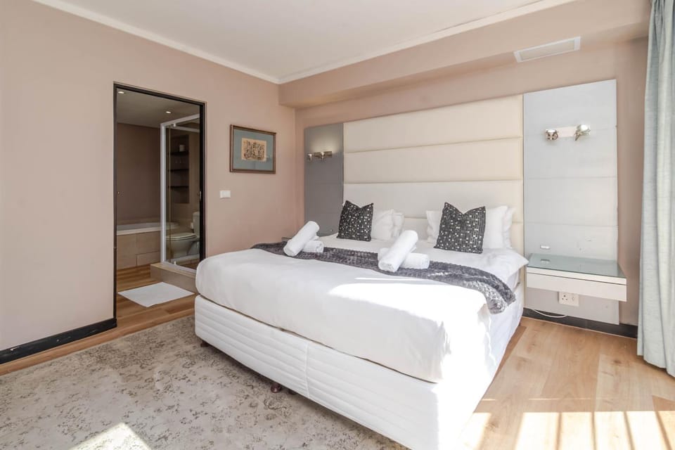 Peaceful Condo near the VA Waterfront with views Apartment in Cape Town
