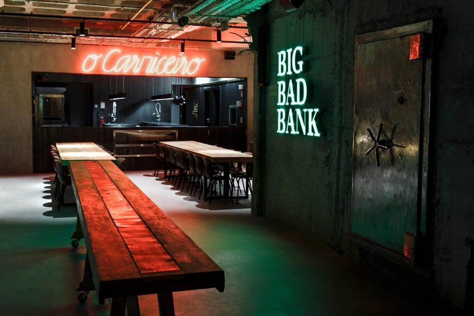 Restaurant/places to eat, Lounge or bar
