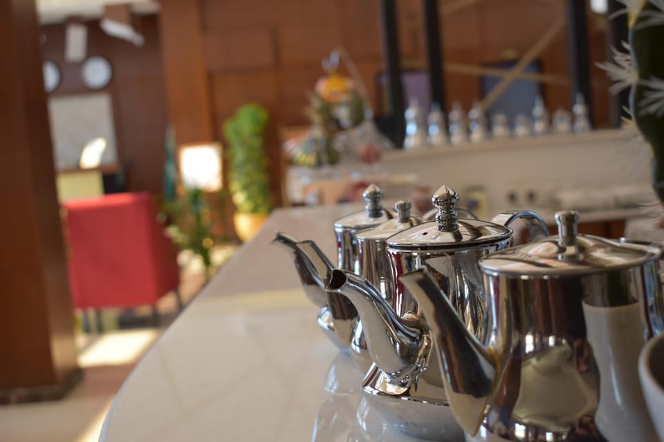 Restaurant/places to eat, Coffee/tea facilities, Drinks