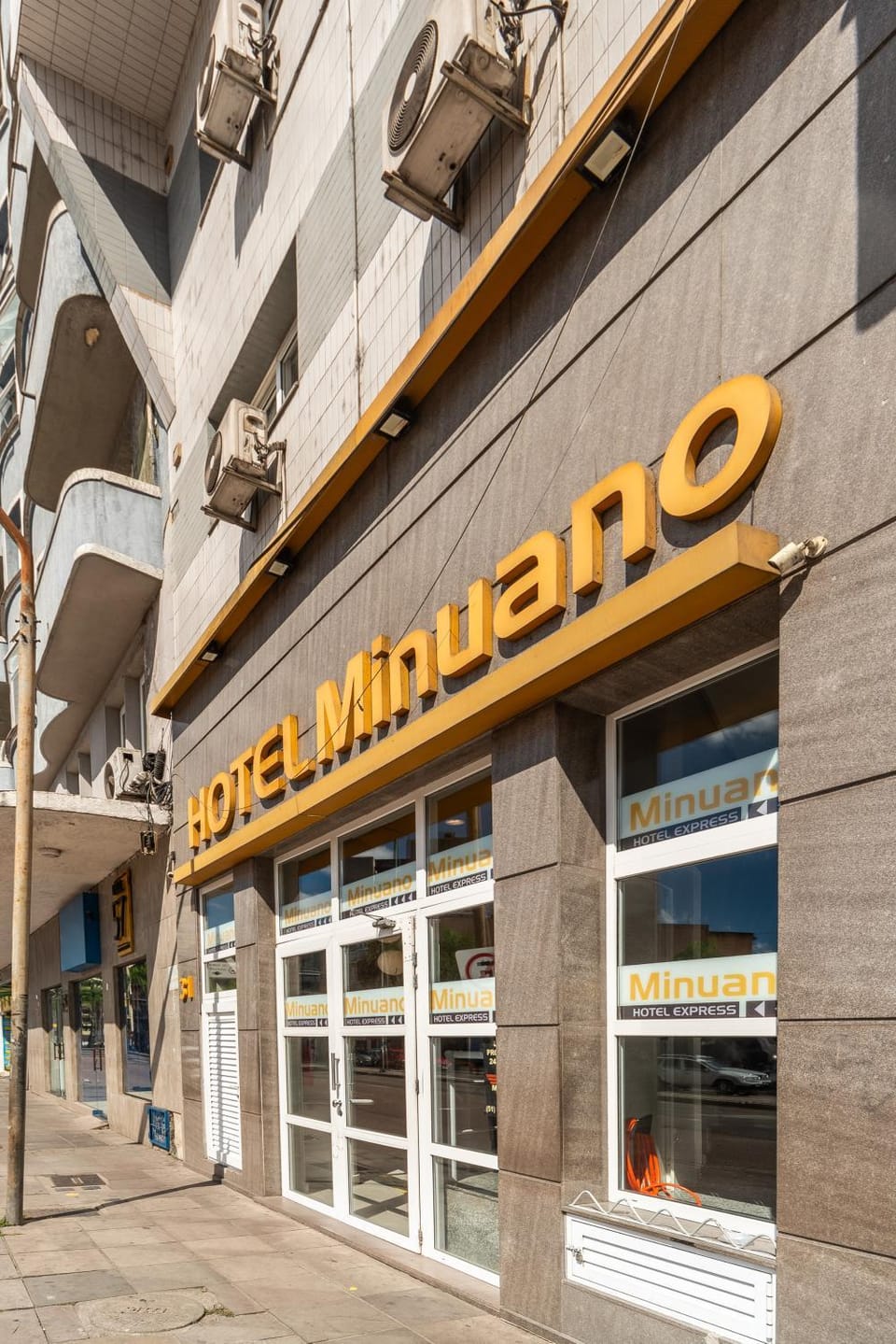Facade/entrance