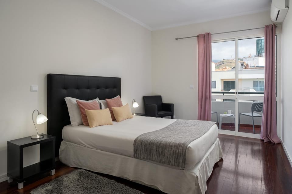 Bed, Balcony/Terrace, Bedroom