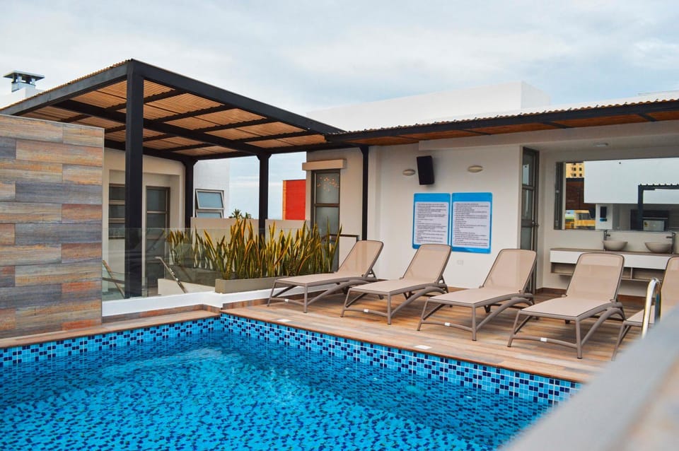 Swimming pool, sunbed