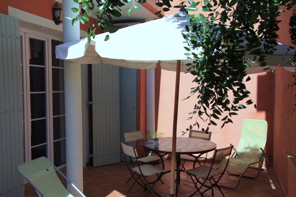 Appartement Avec Patio Et Garage Centre Ville Et Plage Apartment in Sanary-sur-Mer