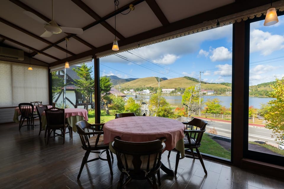 Dining area, Lake view