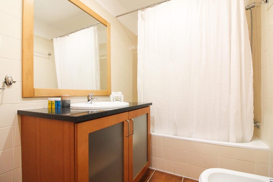 Shower, Toilet, Bathroom, Bath, towels