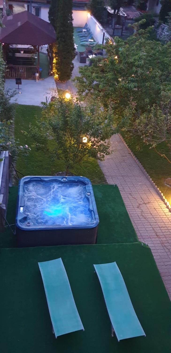 Night, Natural landscape, Garden, Spa and wellness centre/facilities, Spa and wellness centre/facilities, Garden view, Pool view, Swimming pool, sunbed