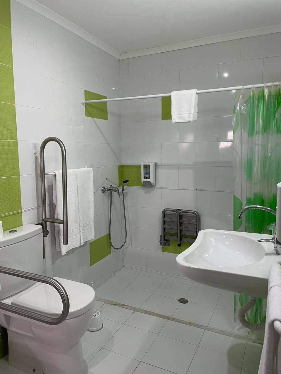 Shower, Toilet, Bathroom, towels