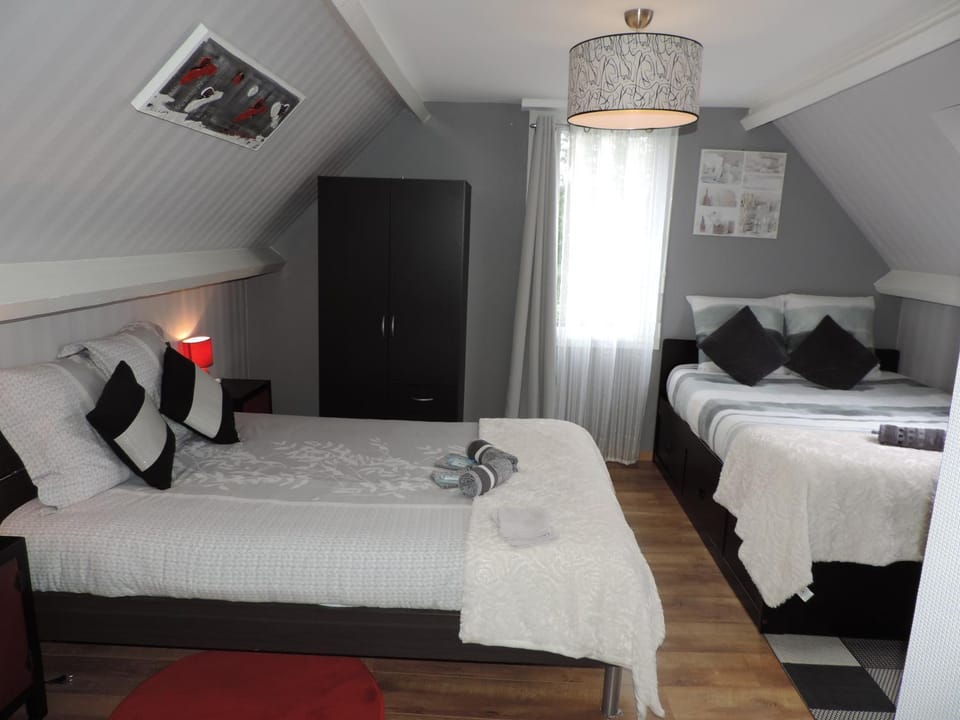 Bed, Photo of the whole room