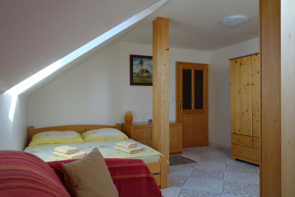 Bed, Photo of the whole room