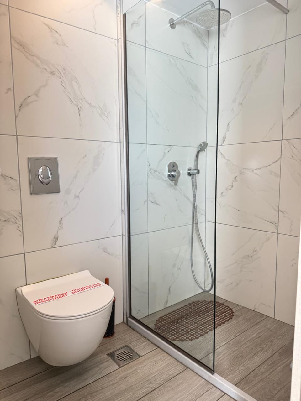 Shower, Toilet