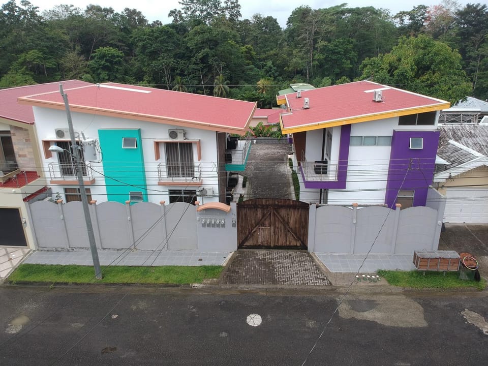 Facade/entrance, Neighbourhood