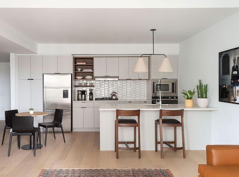 Kitchen or kitchenette, Dining area
