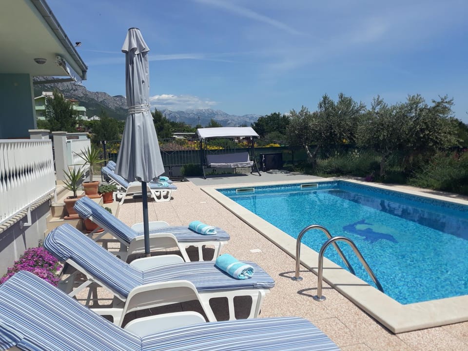 Day, Pool view, Swimming pool, sunbed