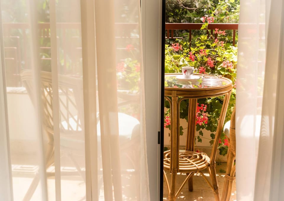 Balcony/Terrace, Garden view