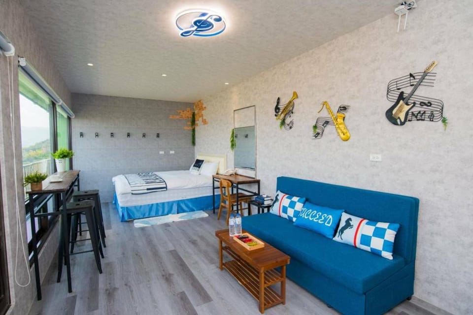 Bed, Photo of the whole room, Dining area