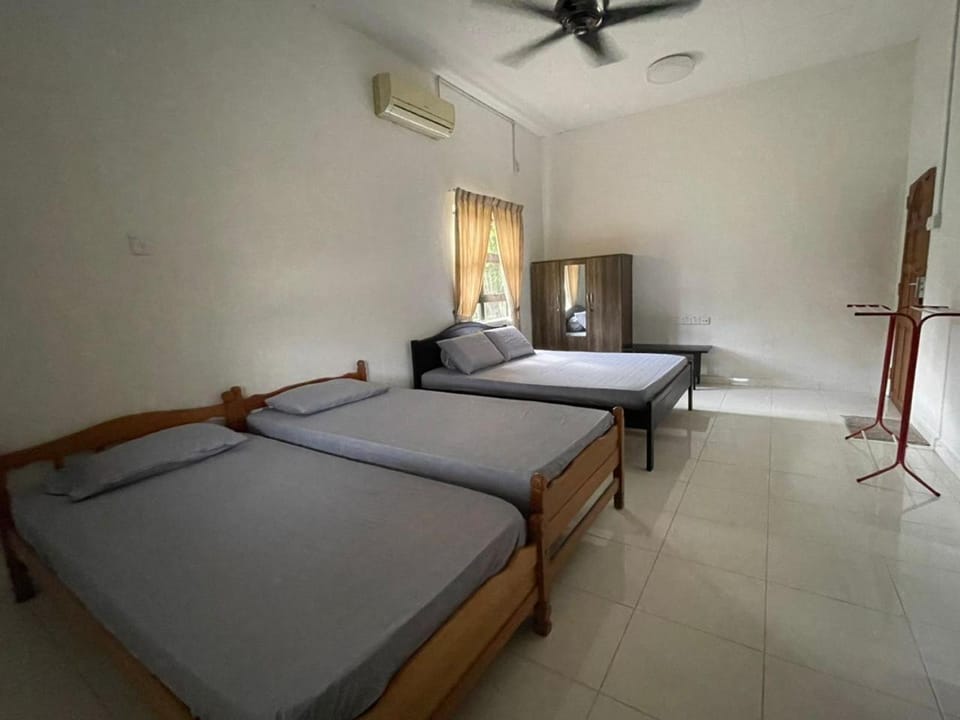 Bedroom, towels, air conditioner