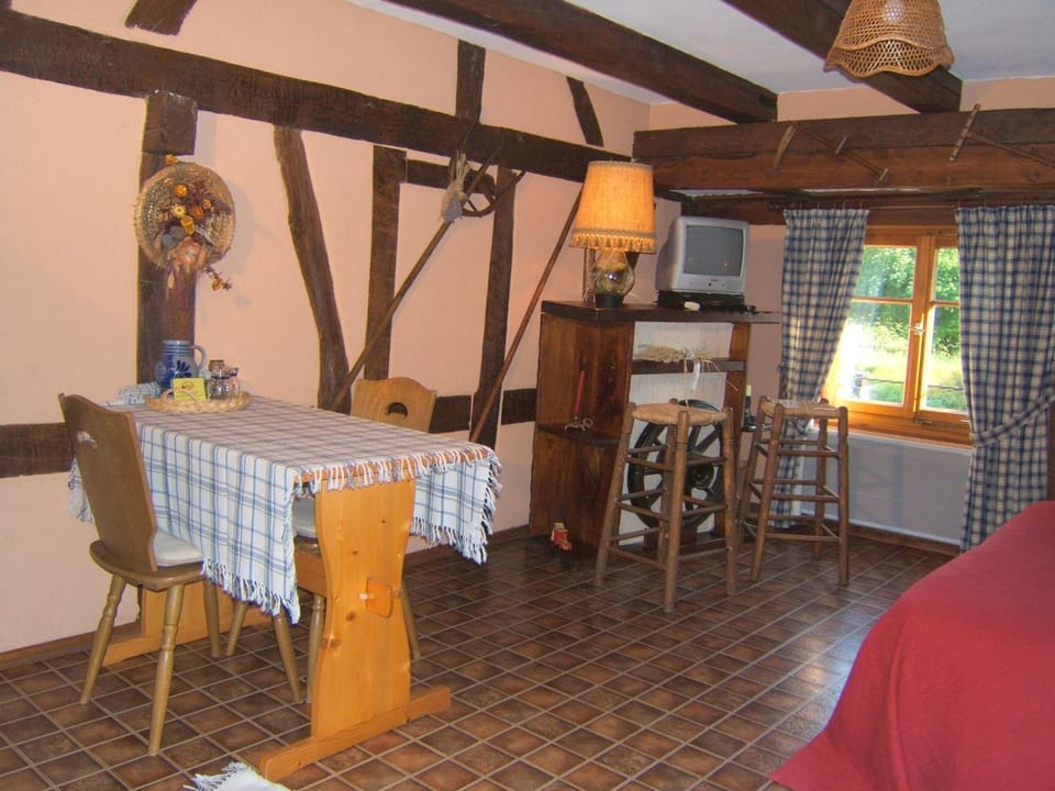 Photo of the whole room, Decorative detail