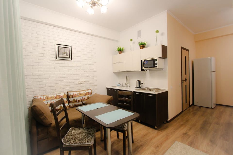 Kitchen or kitchenette, Dining area, minibar