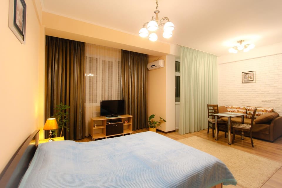 Bed, TV and multimedia, Photo of the whole room, Bedroom, air conditioner