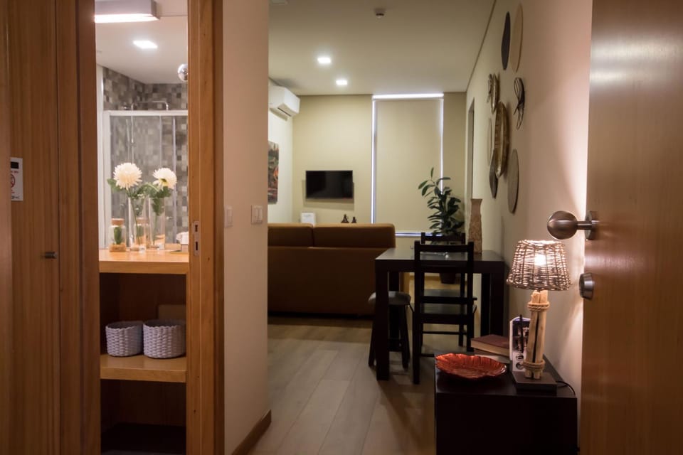 Bathroom, Coffee/tea facilities, Kitchen or kitchenette, Dining area