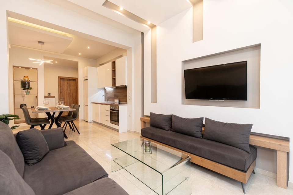 TV and multimedia, Kitchen or kitchenette, Living room, Seating area, Dining area