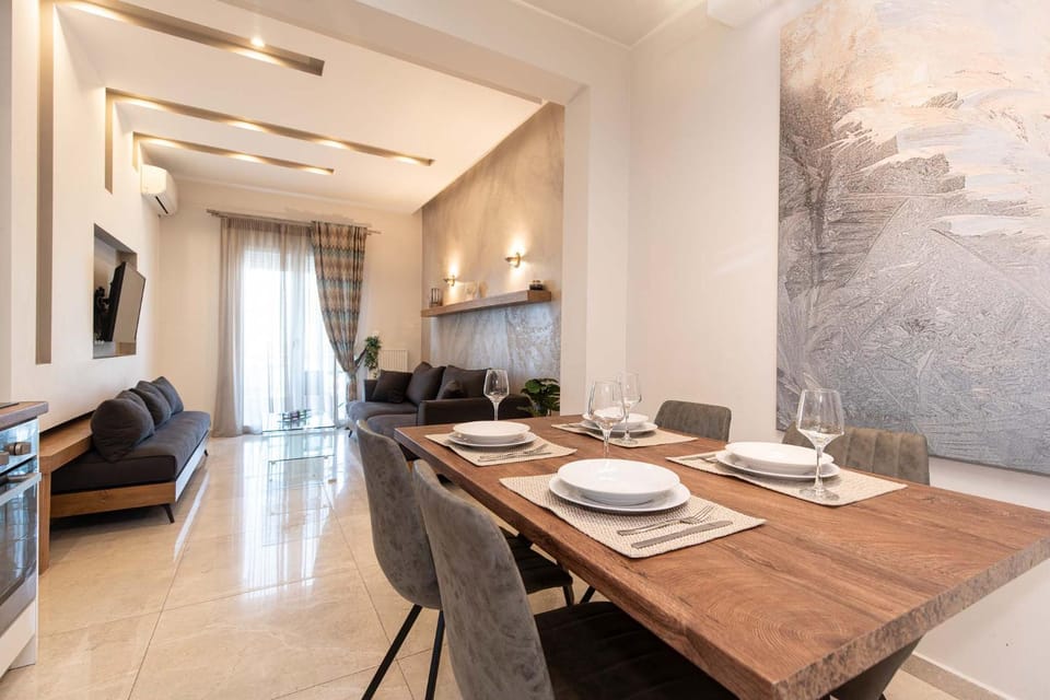 TV and multimedia, Living room, Seating area, Dining area