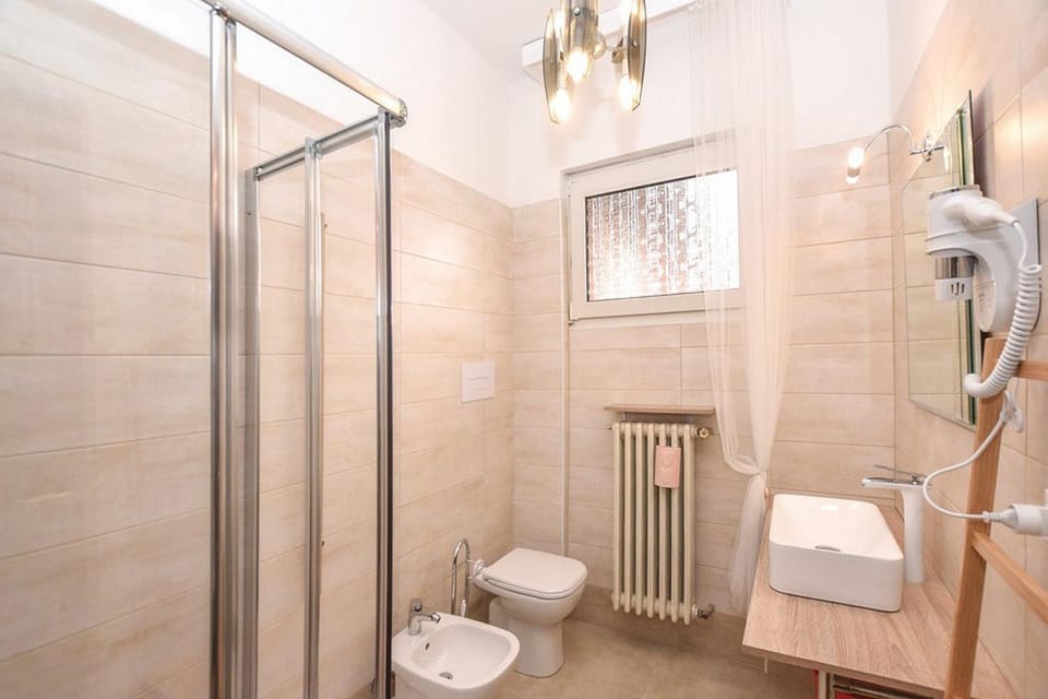 Shower, Toilet, Bathroom, bidet, internet, towels