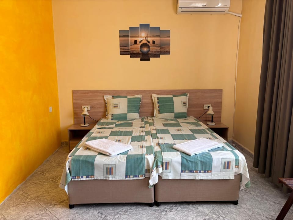 Bed, Bedroom, towels, air conditioner