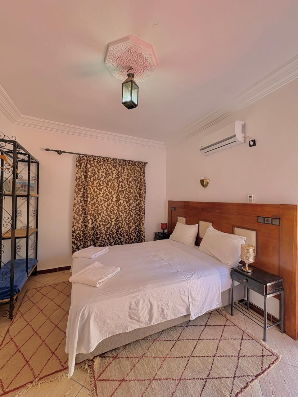 Bed, Photo of the whole room, Bedroom, air conditioner
