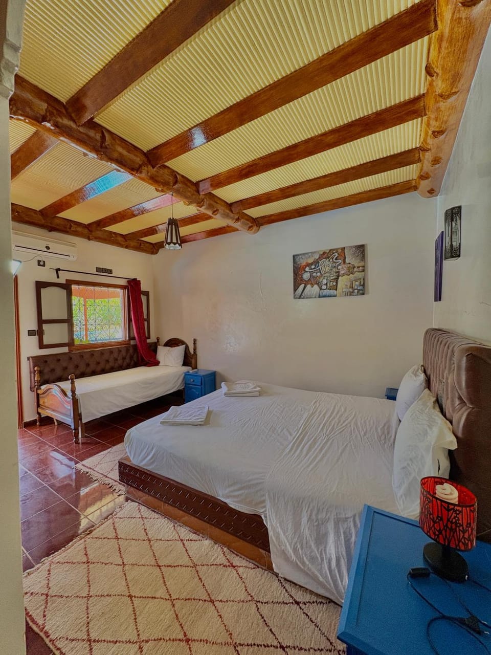 Bed, Photo of the whole room, Bedroom