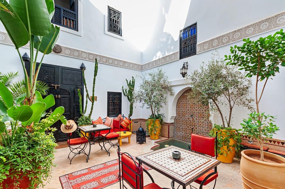 Property building, Day, Garden, Dining area, Evening entertainment, Garden view